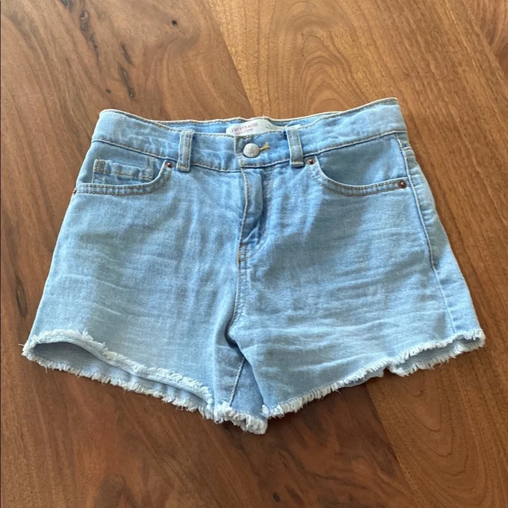 Levi’s girls size 6 high rise A line denim shorts with raw hem
